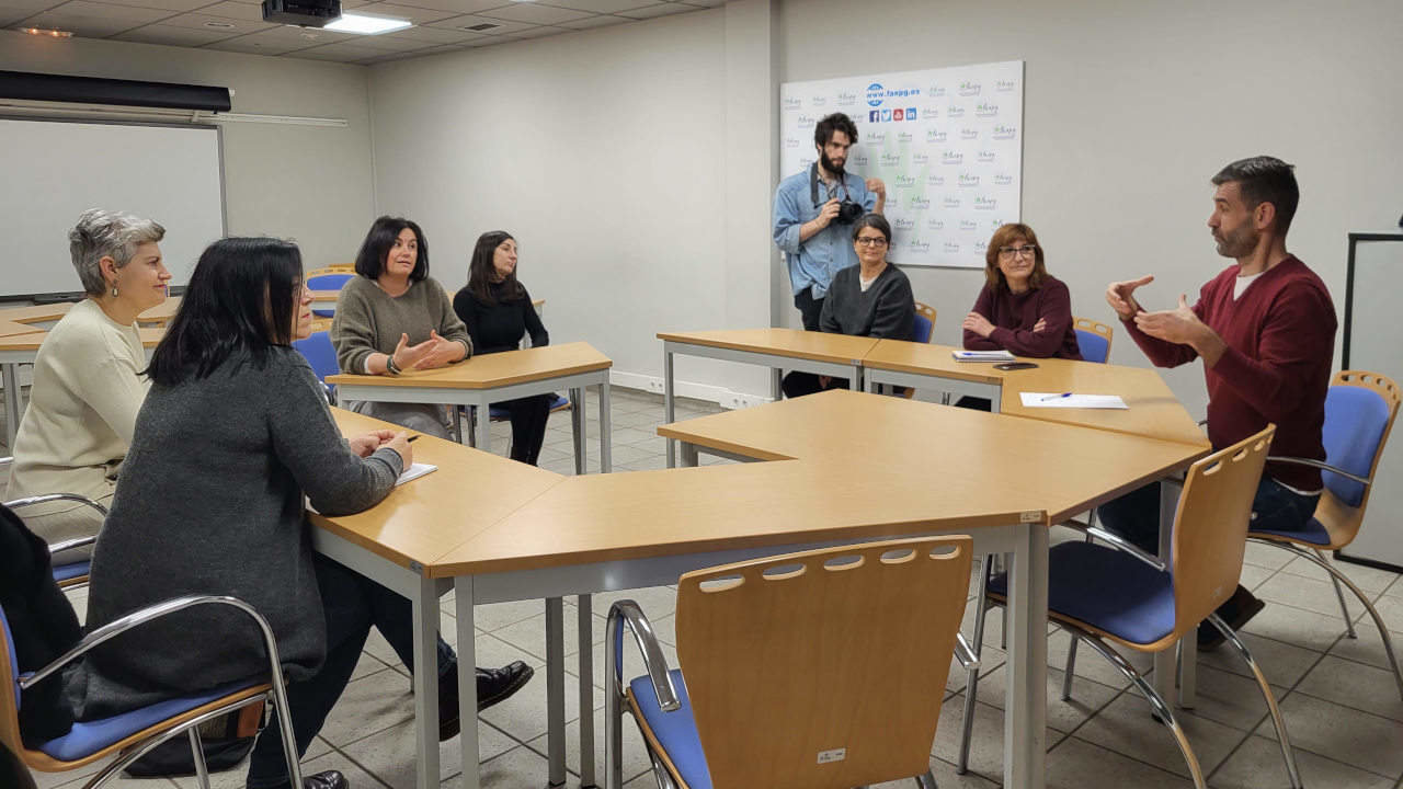 Mercedes Queixas coa Federación Galega de Asociacións de Persoas Xordas