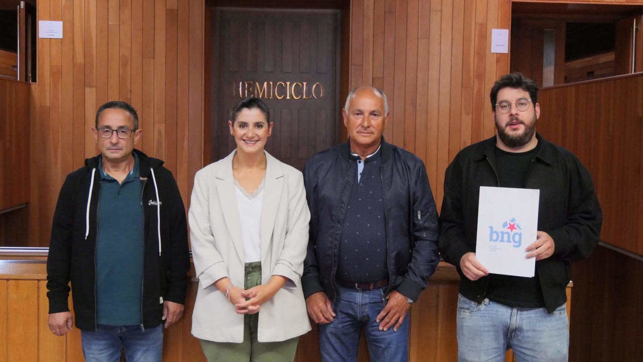 Paulo Ríos, Leticia Santos e veciños de Moaña