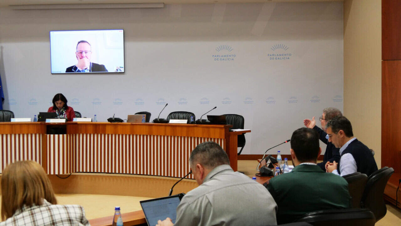 Óscar Insua interpela a Santiago Pérez